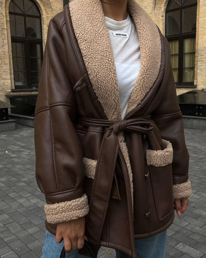 Victoria | Manteau Long en Cuir et Fourrure Élégant